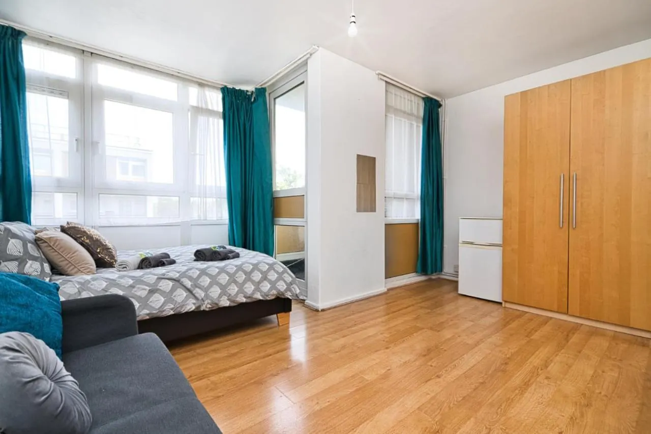 London Large Balcony Room 0*,  בריטניה