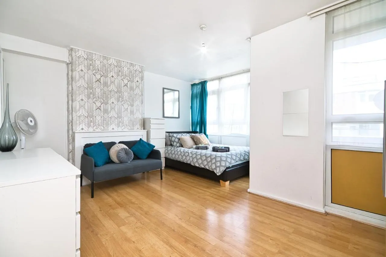 London Large Balcony Room בית הארחה