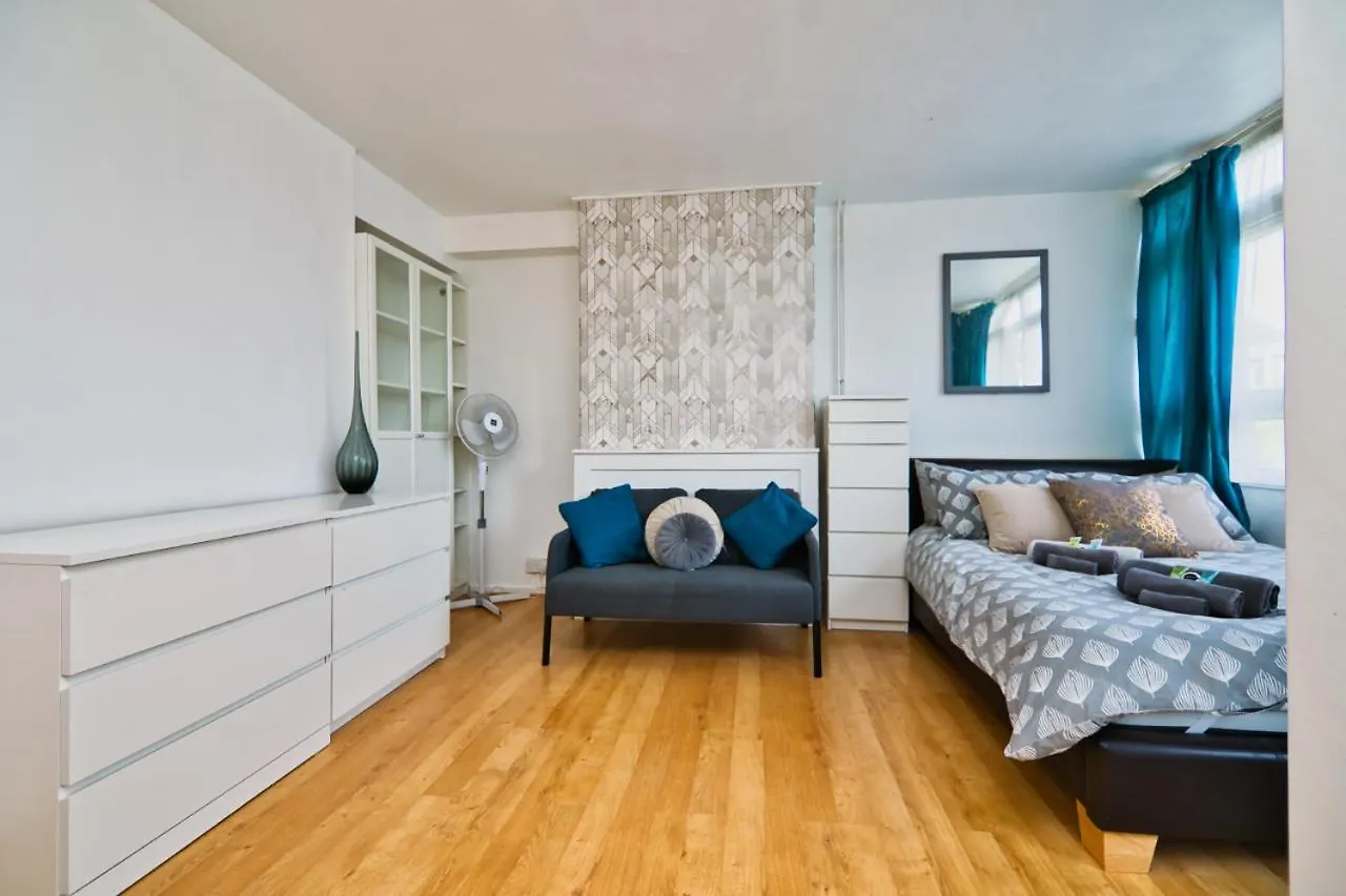 בית הארחה London Large Balcony Room