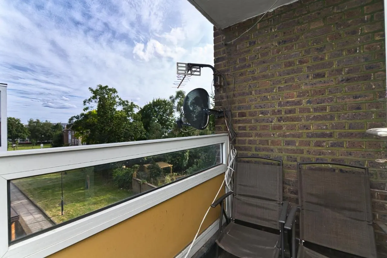London Large Balcony Room 0*,