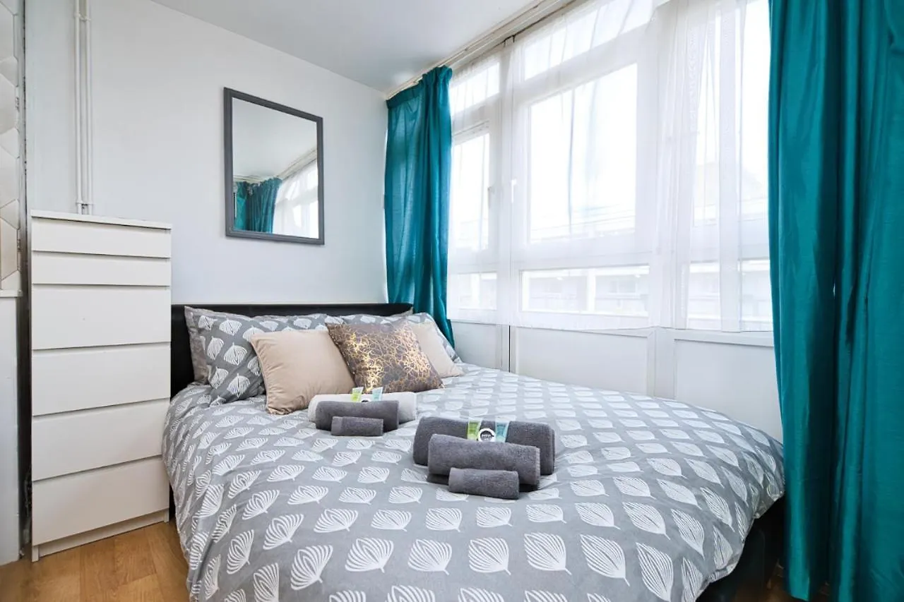 London Large Balcony Room 0*,  בריטניה